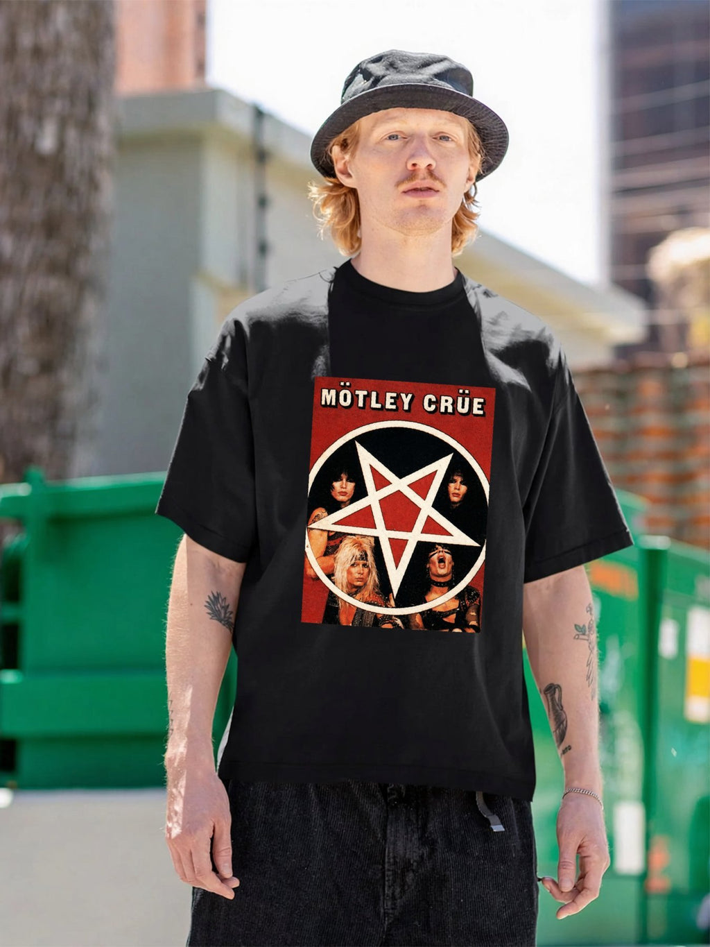 Mötley Crüe Band Portrait Pentagram Vintage Rock T-Shirt