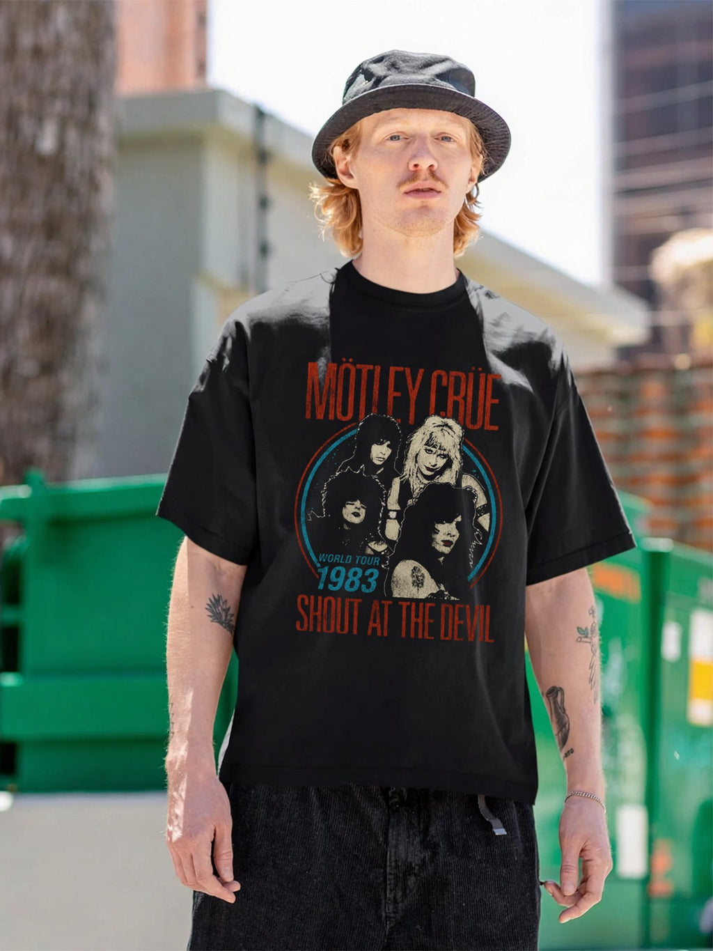 Mötley Crüe Shout At The Devil 1983 World Tour Graphic T-Shirt