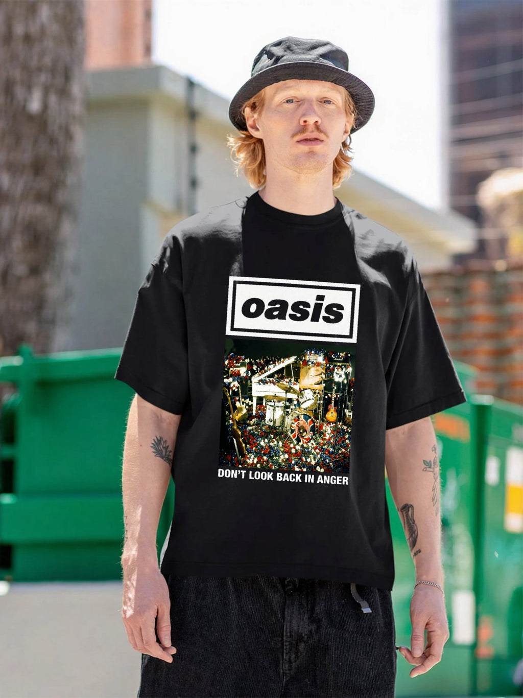 Oasis “Don’t Look Back in Anger” Graphic T-Shirt